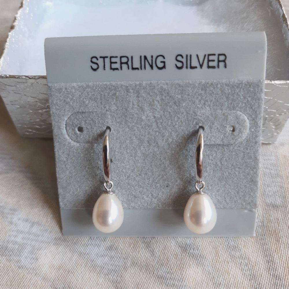 Sterling silver pearl earrings. - Picture 2 of 7